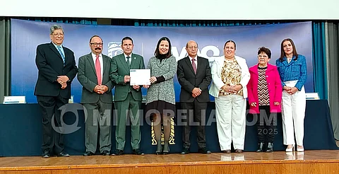 Recibe Escuela de Derecho de la UVAQ acreditación nacional e internacional de la CONAED