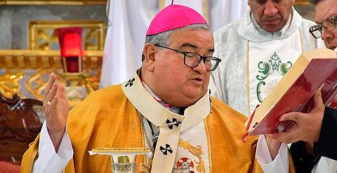 Presenta libro el arzobispo Carlos Garfias Merlos: "Obispo, Artesano y Constructor de Paz"