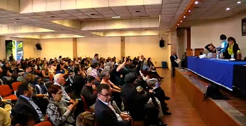 Boicot a la reforma: Grupos antagónicos bloquean el debate en la Michoacana