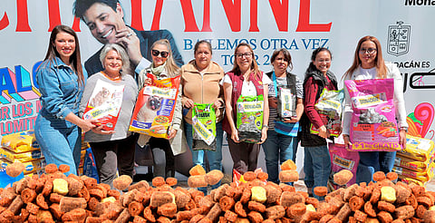Entregadas a refugios casi 60 toneladas de croquetas para michis y lomitos: Paula Espinosa