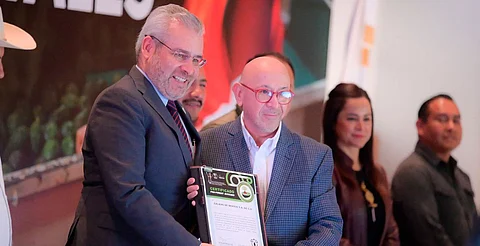 Bedolla entrega certificados ProForest Avocado a empacadoras de aguacate