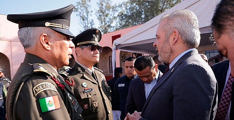Asiste Bedolla a toma de protesta de nuevo comandante de la 21 Zona Militar