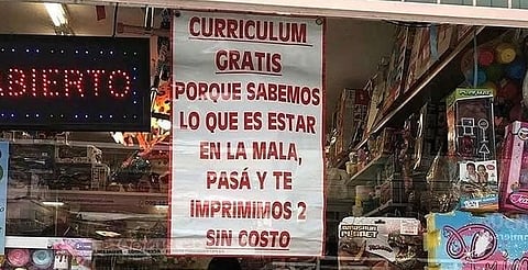 Negocio imprime currículums gratis a desempleados