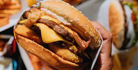 Por un beso puedes conseguir una hamburguesa gratis en Morelia, aquí te decimos cómo