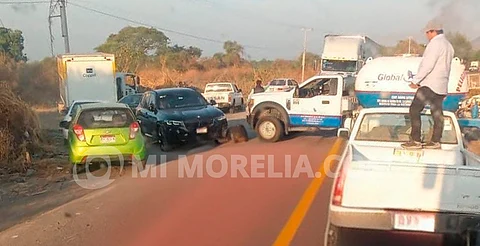 Se desatan bloqueos y enfrentamientos en Tierra Caliente, Michoacán
