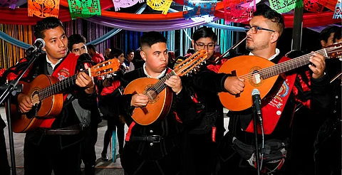 Celebra el 14 de febrero con música y proyección en festival de la UMSNH