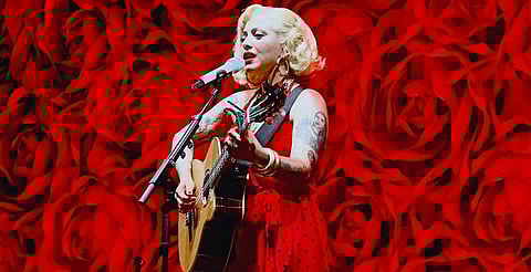 Sorprende Mon Laferte al relatar su impactante historia de vida