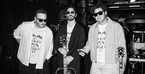 Reik aparece en Premios lo Nuestro con playera del "Golfo de México"