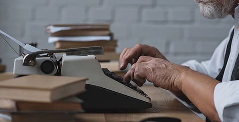 Este galardón tiene como propósito reconocer a las escritoras y escritores que destaquen en el ámbito de la novela