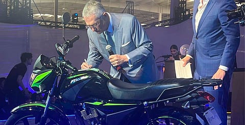 Ricardo Salinas Pliego inaugura planta Ensamblika de Italika en Jalisco
