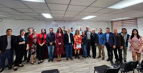 Revisan propuestas de mejora educativa para fortalecer investigación