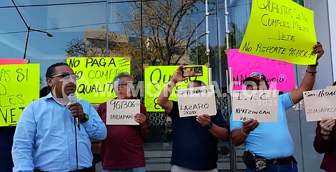 Asegurados acusan a Quálitas de no pagar siniestros y protestan en Morelia
