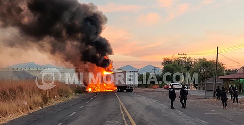 Enfrentamiento entre Guardia Nacional y delincuentes en la México-Guadalajara desata bloqueos en Ecuandureo