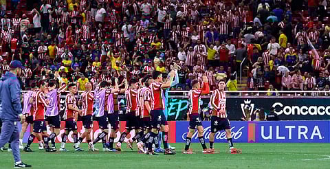 Autogol de Cáceres le da el triunfo a Chivas en la ida de Concachampions