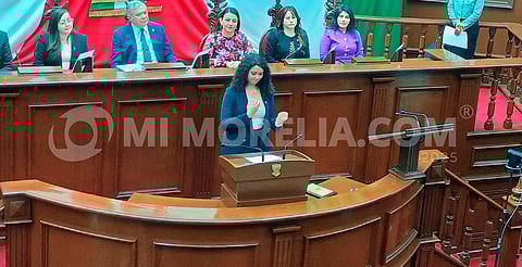 Yareni Pérez, luchadora por los derechos de las personas sordas, condecorada por el Congreso de Michoacán