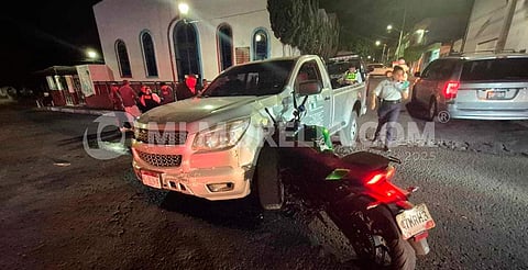 Choque de moto contra camioneta deja 2 adolescentes heridos en la avenida Pedregal de Morelia