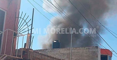 Arde casa de la colonia Wenceslao Victoria de Morelia