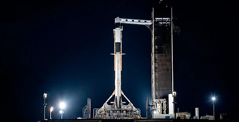 Por problema en la nave, SpaceX aplaza misión para rescatar a astronautas varados