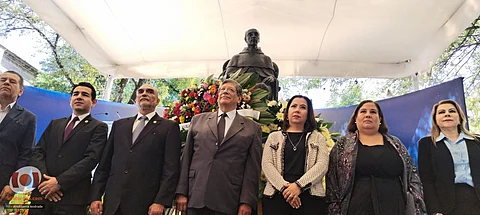 UVAQ conmemora el 460 aniversario luctuoso de Tata Vasco