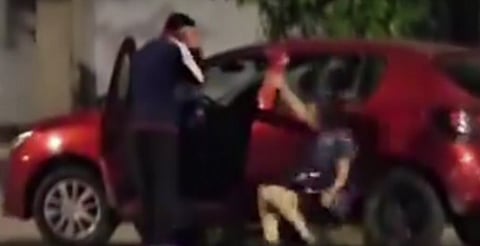 Chava se tira al suelo y luego acusa a su novio de violentarla; hay video