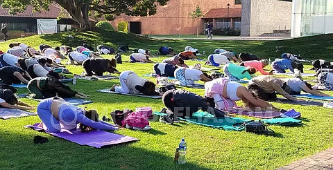 Morelianos reciben el equinoccio de primavera con clase de yoga