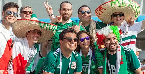 México en el top 10 de países más felices del mundo, según informe 2025