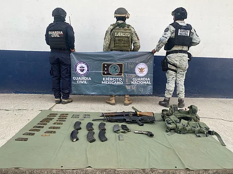 Asegurados, 10 artefactos explosivos y armas en Apatzingán: SSP