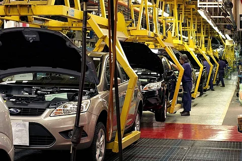 Caen exportaciones mexicanas 2.9% en febrero; automotrices y petróleo, los más afectados