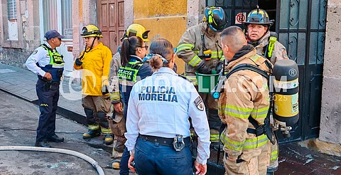 Policía Morelia rescata personas y un perro tras incendio en Zaragoza