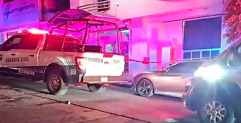 Hombre es asesinado a balazos afuera de la central de autobuses, en Uruapan