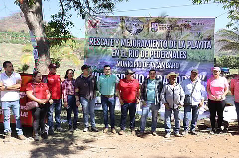 Encabeza Vicente Gómez limpieza de “La Playita” en Pedernales