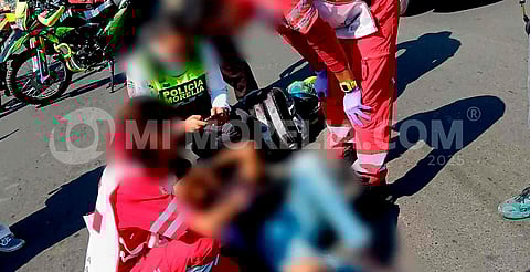 En cuanto al vehículo que chocó al motorista, a decir de algunos curiosos, se trató de un Volkswagen Jetta, color negro, el cual se dio a la fuga