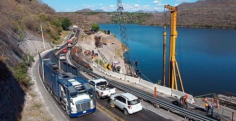 Paso seguro en Uruapan-Nueva Italia; desmienten deslizamiento