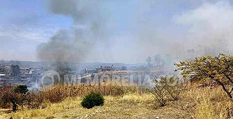 Reportan incendio de pastizal cercano a Villas Oriente, Morelia