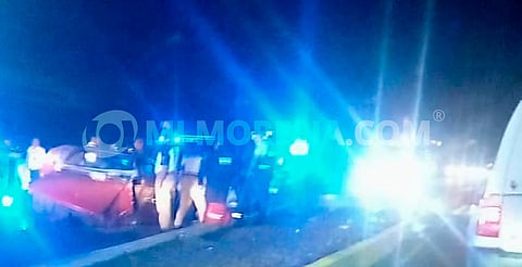 Vehículo choca contra camellón en la Madero Poniente de Morelia; hay heridos