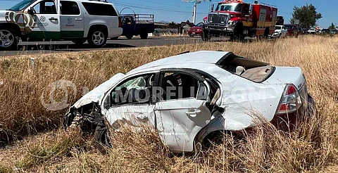 Volcadura vehicular deja 5 heridos en la Morelia-Pátzcuaro