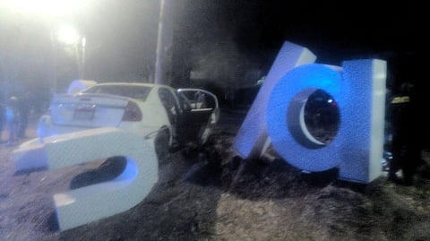 Choca contra las letras turísticas de Capula, en Morelia