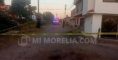 Hallan a hombre maniatado ejecutado sobre una banca en zona de Tarímbaro