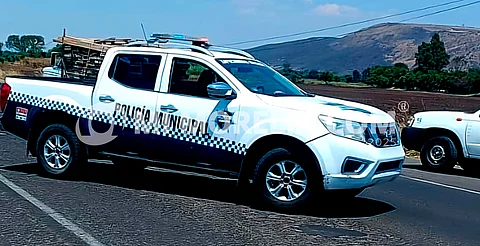 Hombre muere tras volcadura vehicular en Indaparapeo