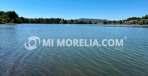 Distribuyen códigos QR para hacer denuncias por huachicoleo de agua, en Michoacán