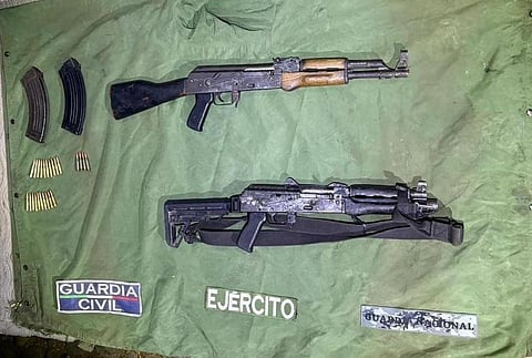 SSP y Defensa aseguran fusiles, cartuchos y equipo táctico, en Buenavista