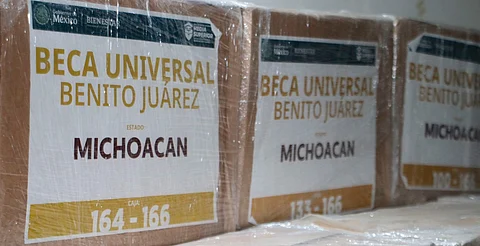 Iniciará entrega de tarjetas de "Beca Benito Juárez" en preparatorias de Michoacán