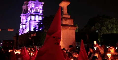 Cierra programa de Semana Santa con espectacular Procesión del Silencio