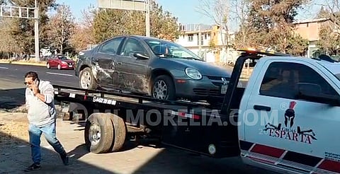 Vuelca auto en la Pátzcuaro-Morelia tras impacto de vehículo de carga
