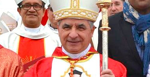 A pesar de la condena y el veto papal, el cardenal italiano insiste en participar en el cónclave