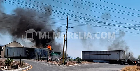Emiten alerta vial por bloqueos en 12 puntos carreteros de Michoacán