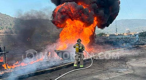 Muere hombre calcinado tras incendio de pipa en caseta de Copándaro, Michoacán