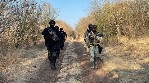 Desactivan tres artefactos explosivos en Apatzingán, Michoacán