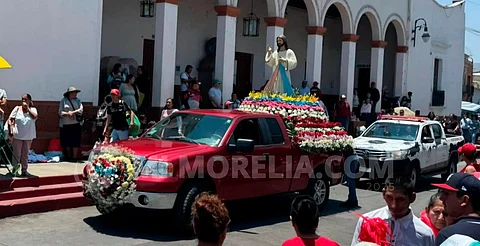 Estallido de pirotecnia en procesión religiosa deja 3 heridos en Maravatío, Michoacán