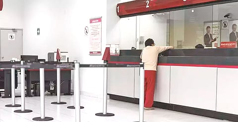 Algunas sucursales en plazas comerciales podrían dar servicio limitado